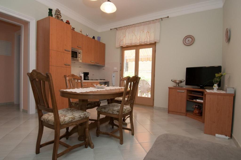 Apartments Villa Salona Opatija Room photo